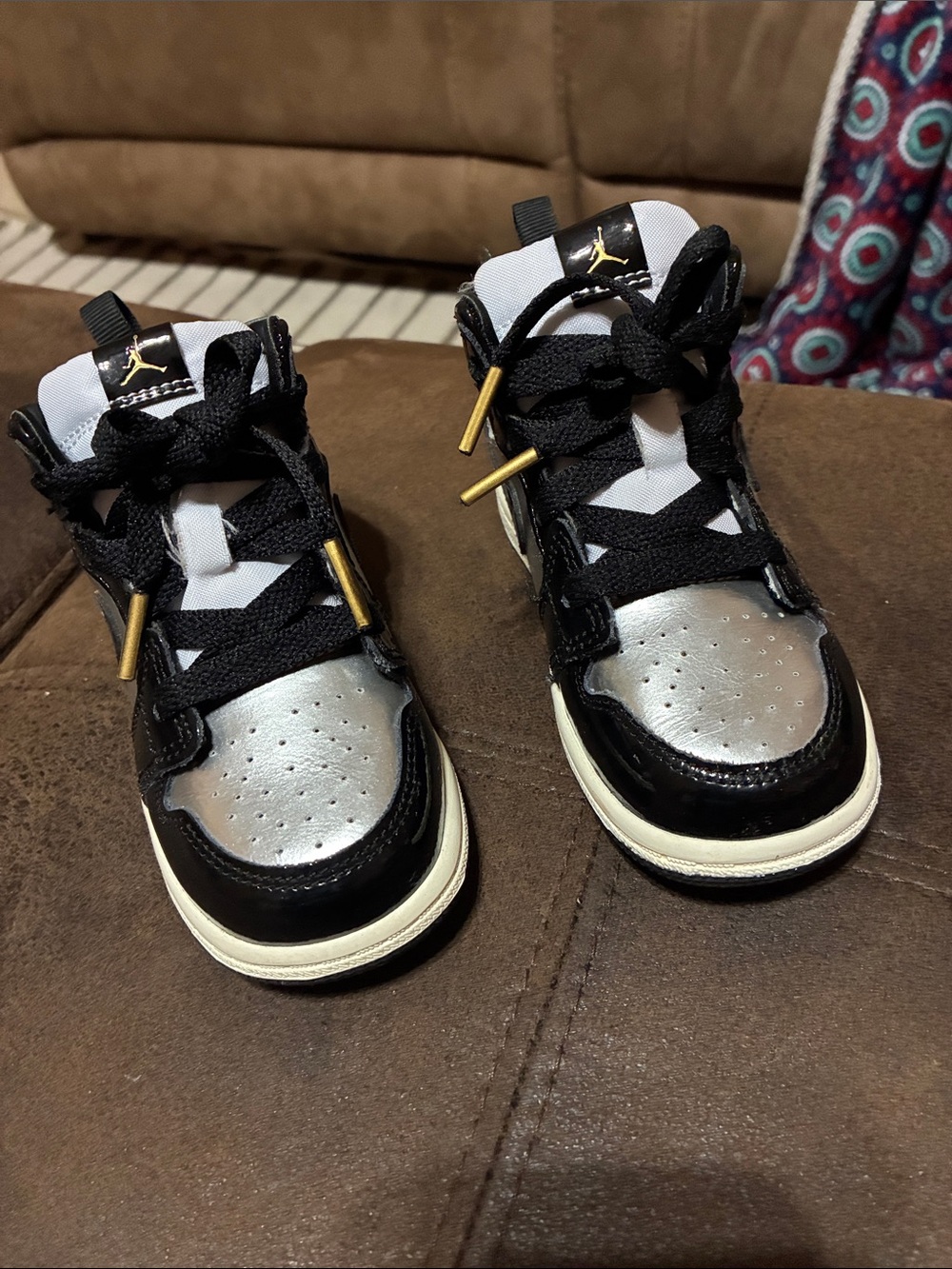 Jordan 1 sneakers (toddler)